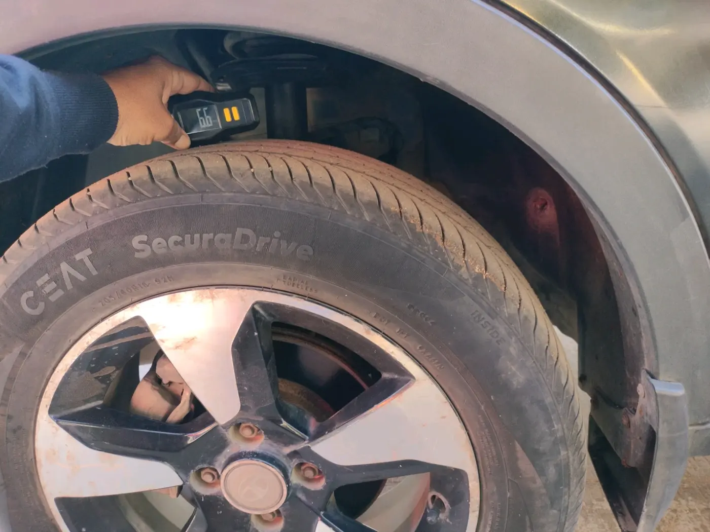 2018 Tata NEXON XM PETROL, Petrol, Manual, 70,690 km, tyre