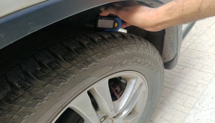 2011 Honda CRV 2.4 AWD AT, Petrol, Automatic, 1,63,935 km, tyre