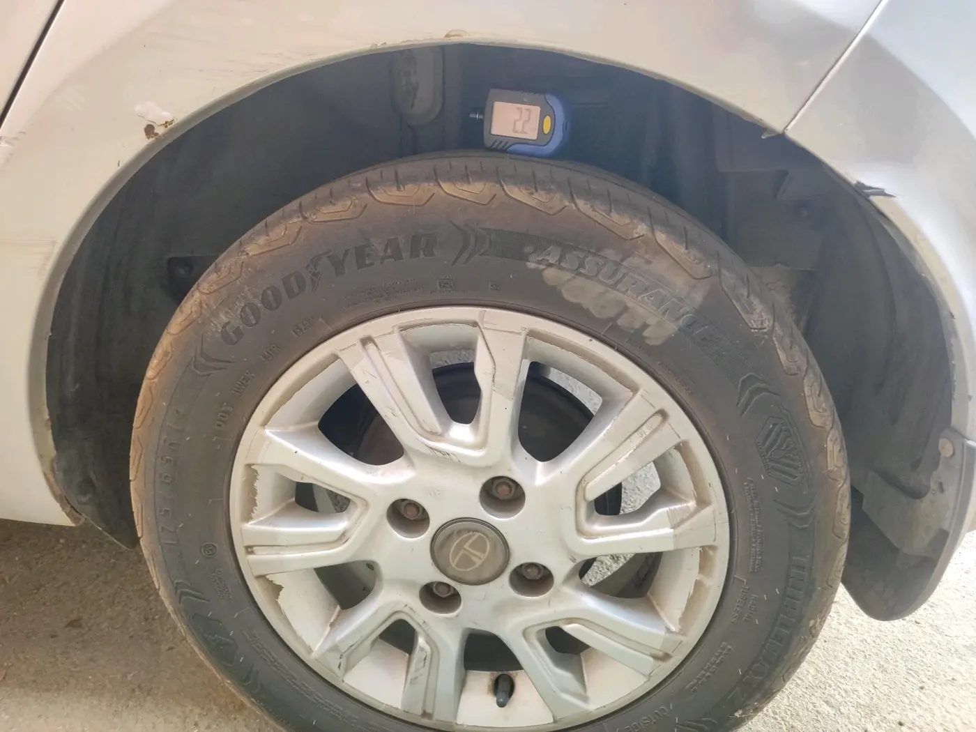 2018 Tata Tiago XZA PETROL, Petrol, Automatic, 94,719 km, tyre