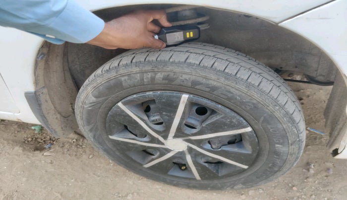 2014 Maruti Wagon R 1.0 LXI, CNG, Manual, 1,53,193 km, tyre