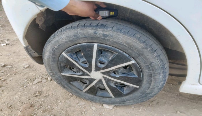 2014 Maruti Wagon R 1.0 LXI, CNG, Manual, 1,53,193 km, tyre