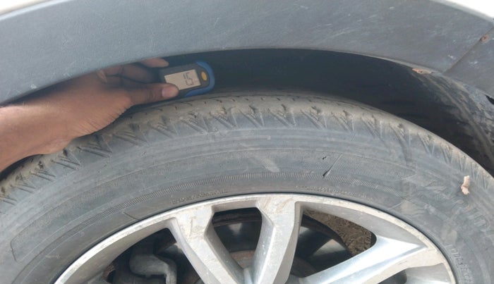 2016 Hyundai Santa Fe 2 WD AT, Diesel, Automatic, 1,88,069 km, tyre