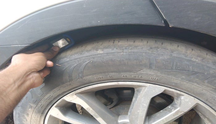 2016 Hyundai Santa Fe 2 WD AT, Diesel, Automatic, 1,88,069 km, tyre