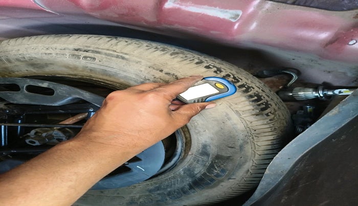 2011 Hyundai i10 MAGNA 1.2, Petrol, Manual, 13,614 km, tyre