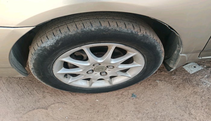 2008 Toyota Corolla H2 E 1.8, Petrol, Manual, 1,69,386 km, tyre