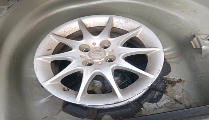 2008 Toyota Corolla H2 E 1.8, Petrol, Manual, 1,69,386 km, tyre