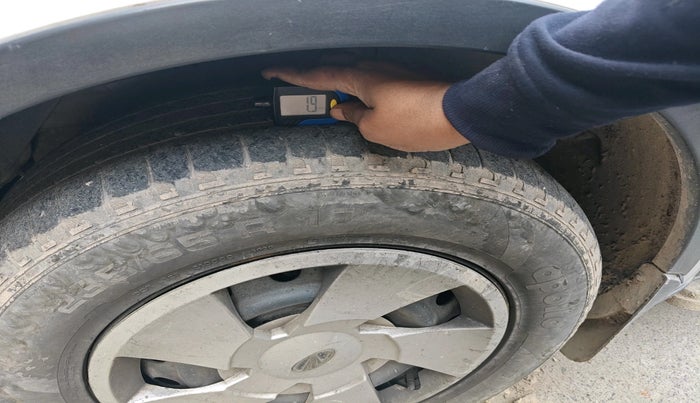 2016 Mahindra XUV500 W6 1.99, Diesel, Manual, 1,35,241 km, tyre