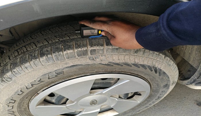 2016 Mahindra XUV500 W6 1.99, Diesel, Manual, 1,35,241 km, tyre