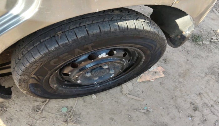 2015 Maruti Wagon R 1.0 LXI CNG, CNG, Manual, 1,14,513 km, tyre