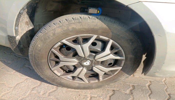 2017 Maruti Swift VXI, Petrol, Manual, 95,395 km, tyre