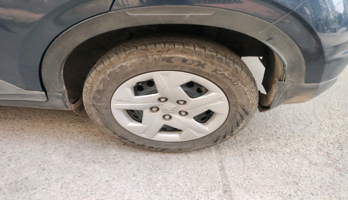 2019 Hyundai VENUE S 1.2, Petrol, Manual, 64,397 km, tyre