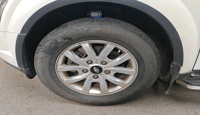 2015 Mahindra XUV500 W8, Diesel, Manual, 1,27,268 km, tyre