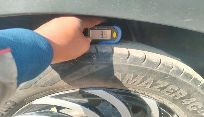 2021 Renault Kwid RXL, Petrol, Manual, 90,890 km, tyre