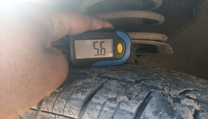 2012 Maruti Ritz VXI, CNG, Manual, 1,11,000 km, tyre