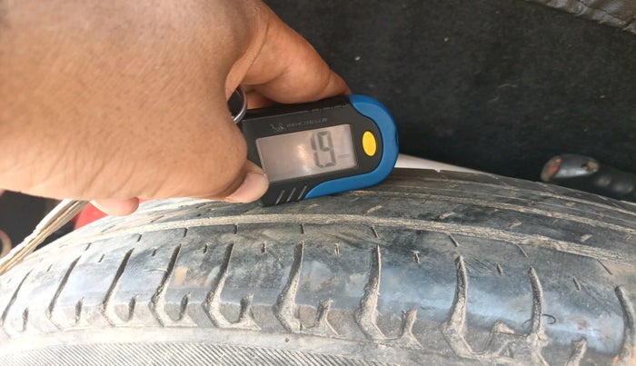 2012 Maruti Ritz VXI, CNG, Manual, 1,11,000 km, tyre