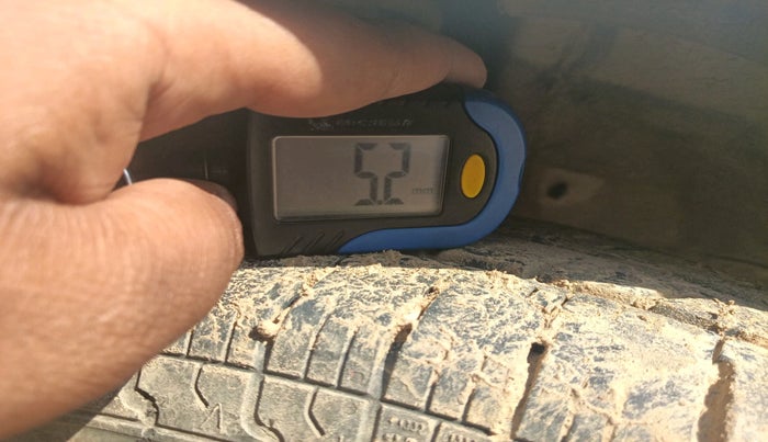 2012 Maruti Ritz VXI, CNG, Manual, 1,11,000 km, tyre