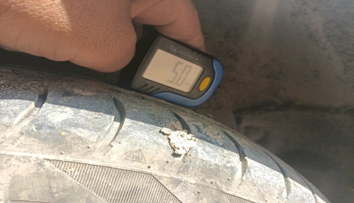 2012 Maruti Ritz VXI, CNG, Manual, 1,11,000 km, tyre