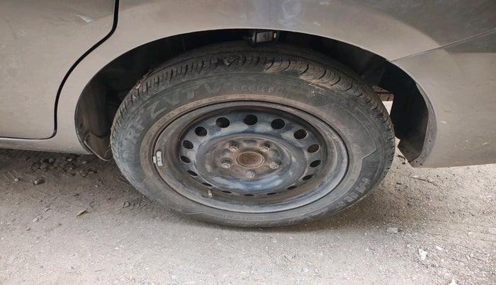 2021 Maruti Ertiga VXI CNG, CNG, Manual, 1,02,018 km, tyre