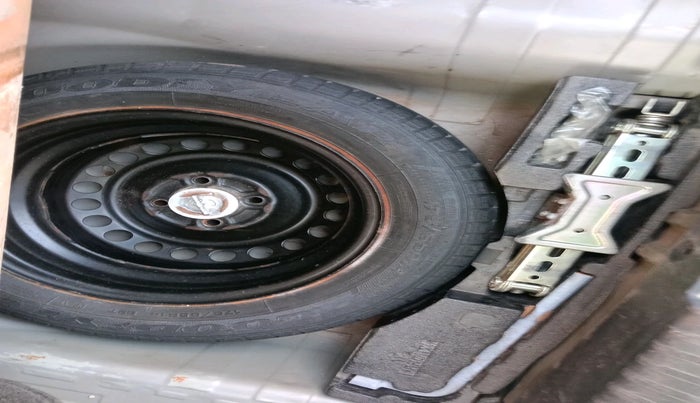 2014 Honda Amaze 1.2L I-VTEC S, Petrol, Manual, 88,980 km, tyre