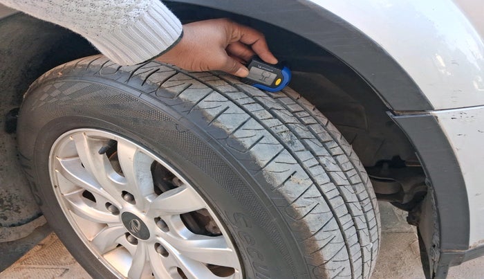 2020 Mahindra XUV500 W9, Diesel, Manual, 49,831 km, tyre