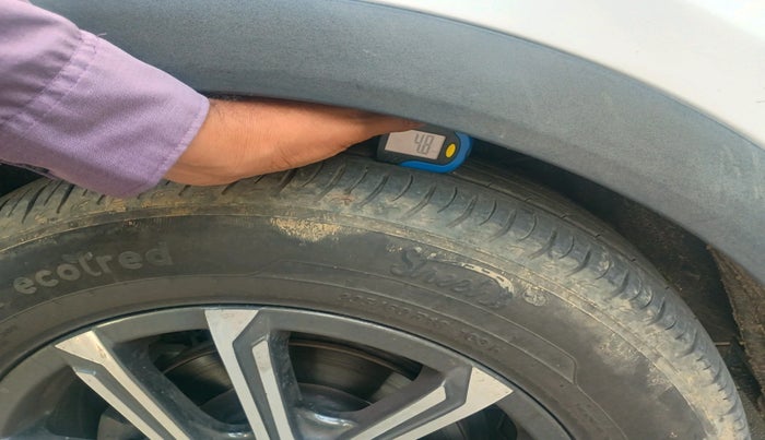 2023 Mahindra XUV700 AX 7 LUXURY D AT 7 STR, Diesel, Automatic, 25,273 km, tyre