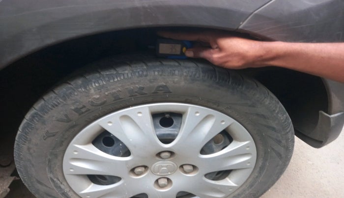 2015 Honda Brio S MT, Petrol, Manual, 27,526 km, tyre