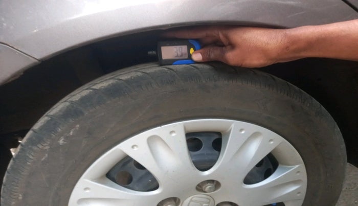 2015 Honda Brio S MT, Petrol, Manual, 27,526 km, tyre