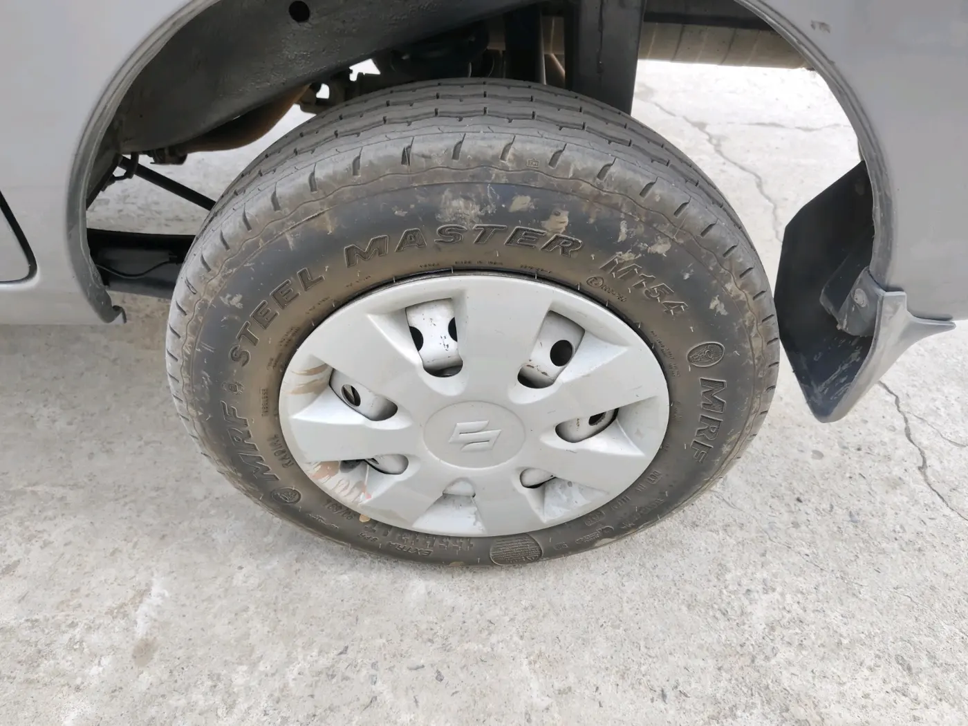 2023 Maruti Eeco  5 STR STD, Petrol, Manual, 54,040 km, tyre