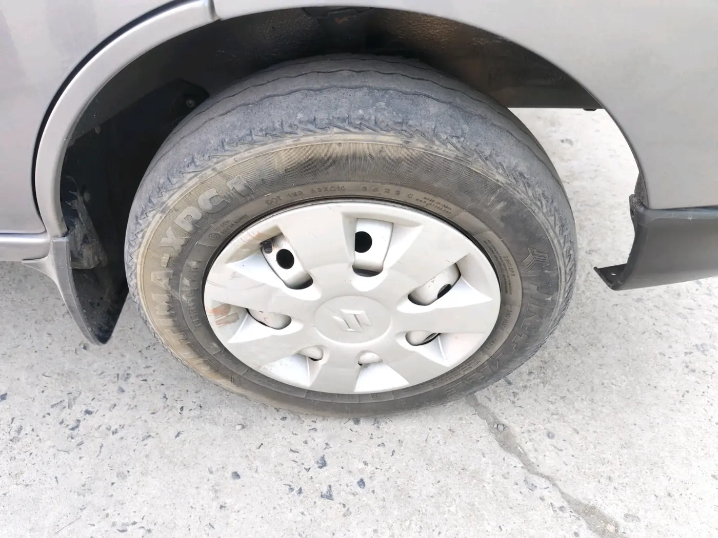 2023 Maruti Eeco  5 STR STD, Petrol, Manual, 54,040 km, tyre