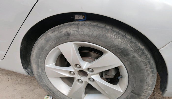 2013 Hyundai New Elantra 1.8 SX MT VTVT, Petrol, Manual, 1,01,460 km, tyre