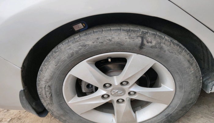 2013 Hyundai New Elantra 1.8 SX MT VTVT, Petrol, Manual, 1,01,460 km, tyre