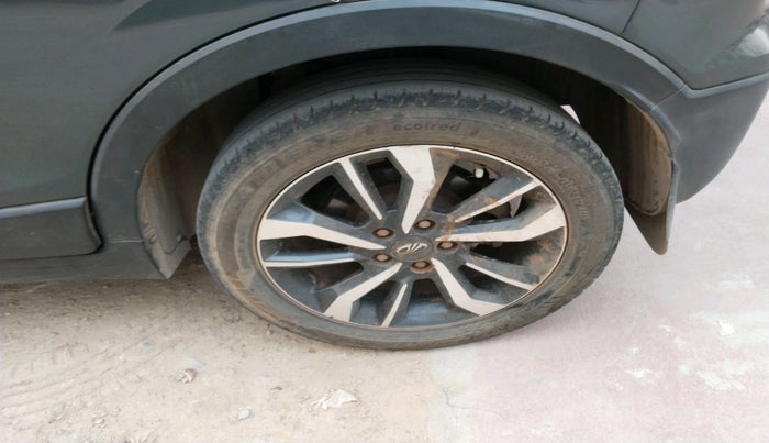 2020 Mahindra XUV300 W8 (O) 1.5 DIESEL AMT, Diesel, Automatic, 73,812 km, tyre