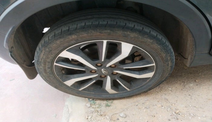 2020 Mahindra XUV300 W8 (O) 1.5 DIESEL AMT, Diesel, Automatic, 73,812 km, tyre