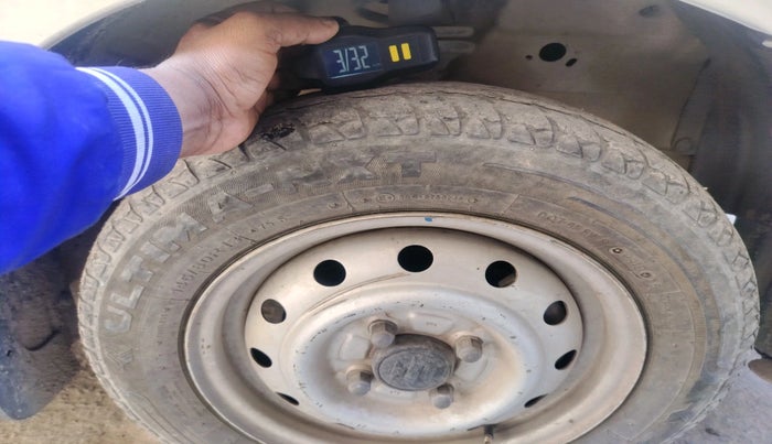 2011 Maruti Wagon R 1.0 LXI CNG, CNG, Manual, 1,26,261 km, tyre