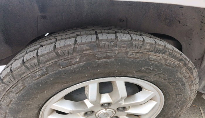 2017 Mahindra TUV300 T8, Diesel, Manual, 66,625 km, tyre