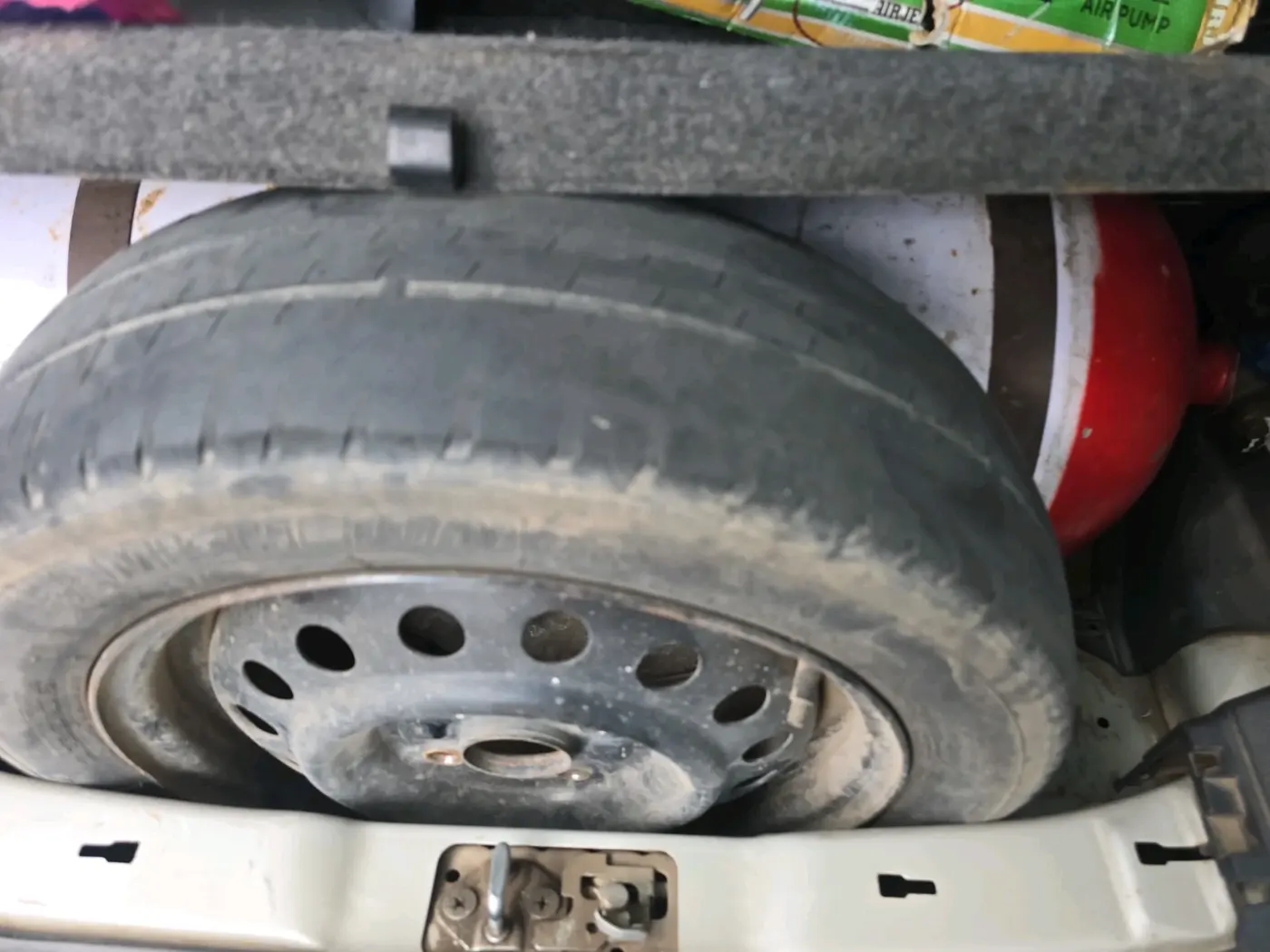 2011 Maruti Wagon R 1.0 VXI, CNG, Manual, 92,293 km, tyre