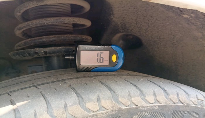 2013 Volkswagen Polo COMFORTLINE 1.2L, Diesel, Manual, 1,40,436 km, tyre