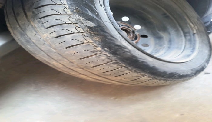 2023 Maruti Swift VXI, Petrol, Manual, 56,403 km, tyre