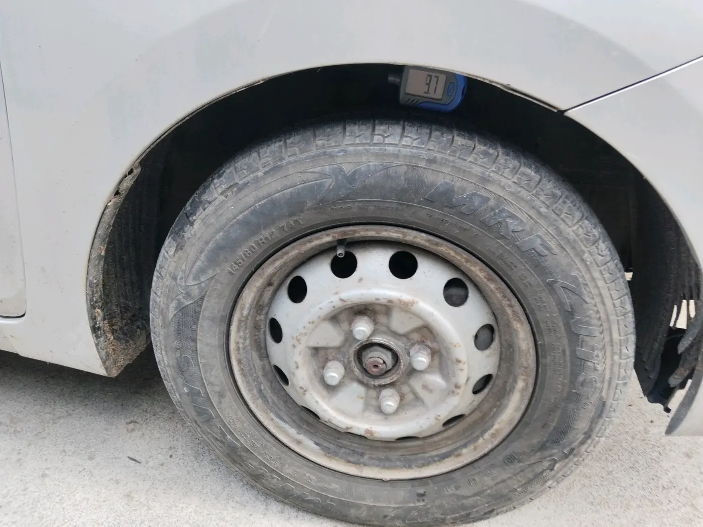 2012 Hyundai Eon ERA +, Petrol, Manual, 80,083 km, tyre