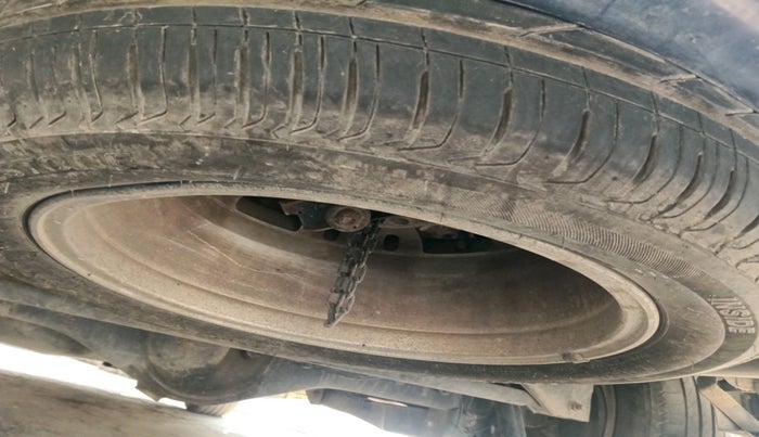 2017 Toyota Innova Crysta 2.4 ZX 7 STR, Diesel, Manual, 85,000 km, tyre