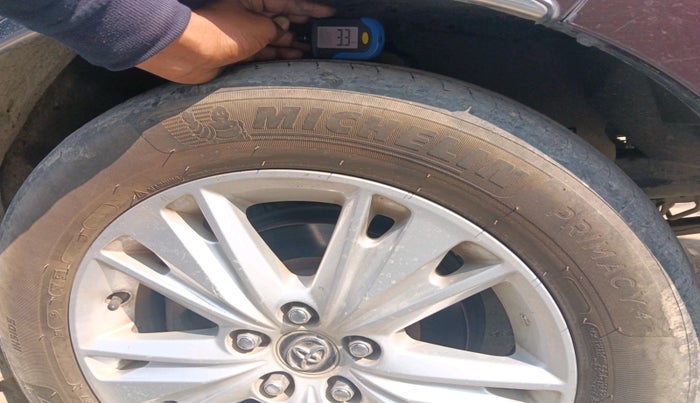 2017 Toyota Innova Crysta 2.4 ZX 7 STR, Diesel, Manual, 85,000 km, tyre