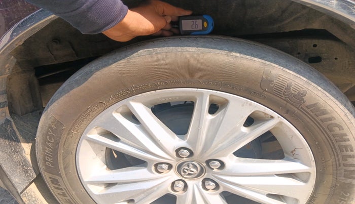 2017 Toyota Innova Crysta 2.4 ZX 7 STR, Diesel, Manual, 85,000 km, tyre