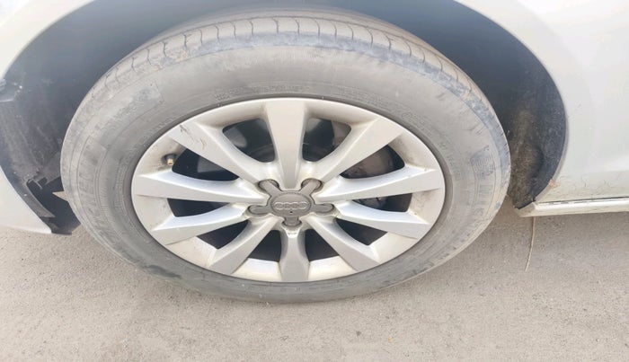 2012 Audi A6 2.0 TDI PREMIUM, Diesel, Automatic, 1,48,434 km, tyre