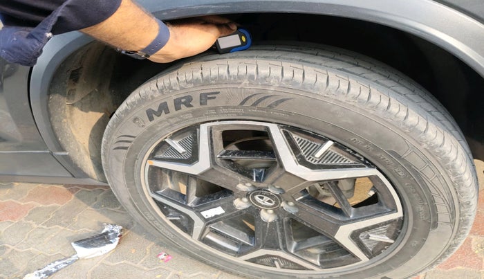 2023 Tata Safari ACCOMPLISHED PLUS DUAL TONE AT, Diesel, Automatic, 1,40,983 km, tyre