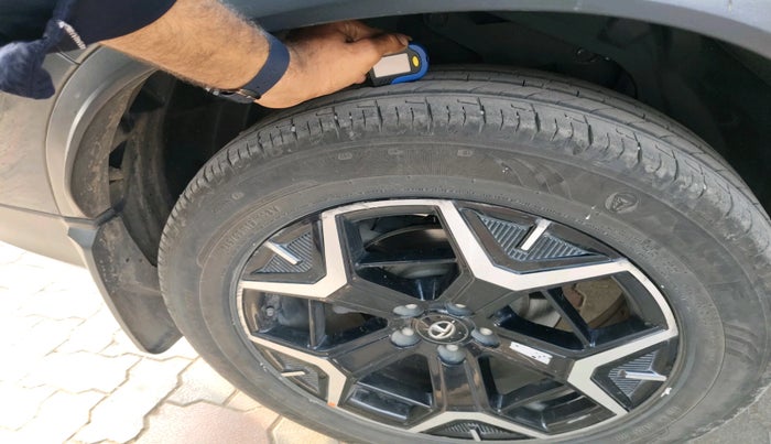 2023 Tata Safari ACCOMPLISHED PLUS DUAL TONE AT, Diesel, Automatic, 1,40,983 km, tyre