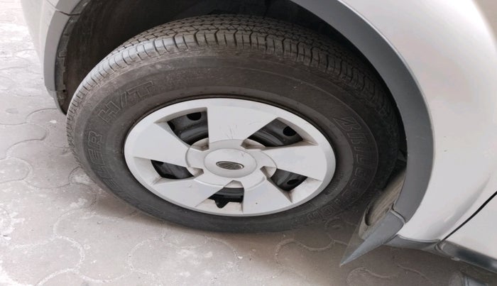 2015 Mahindra XUV500 W6, Diesel, Manual, 91,389 km, tyre