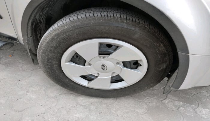 2015 Mahindra XUV500 W6, Diesel, Manual, 91,389 km, tyre