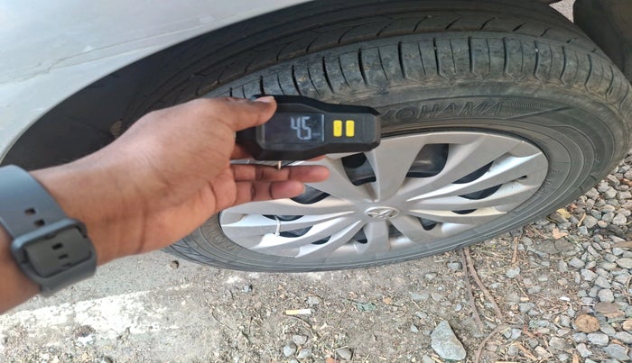 2012 Toyota Etios Liva G, Petrol, Manual, 1,49,565 km, tyre