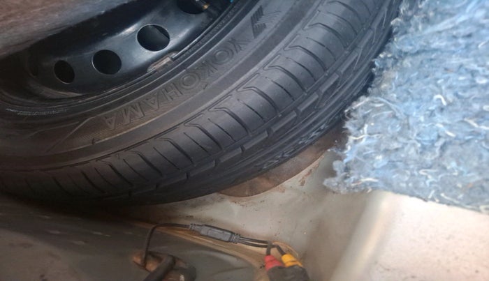 2012 Toyota Etios Liva G, Petrol, Manual, 1,49,565 km, tyre