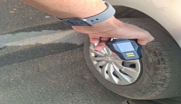 2012 Toyota Etios Liva G, Petrol, Manual, 1,49,565 km, tyre